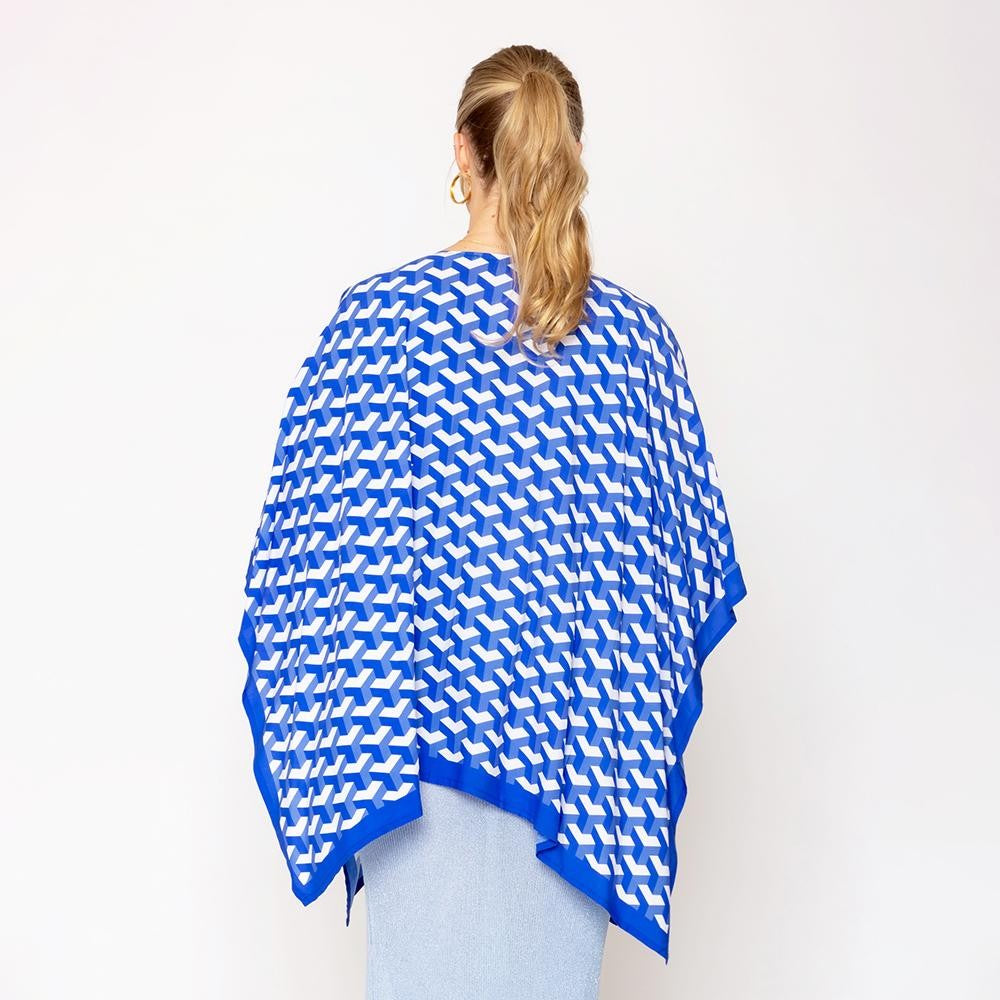Do Everything In Love 3D Pattern Print Ruana - Blue
