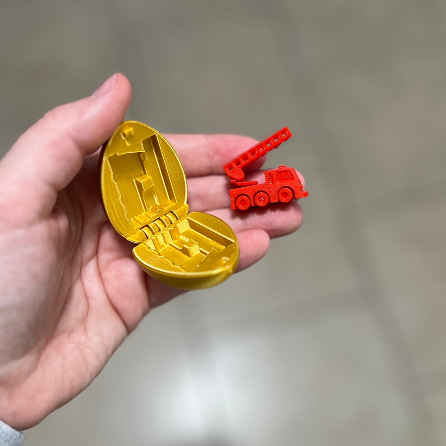 Made by Mike: Golden Egg Fidget Surprise - Firetruck