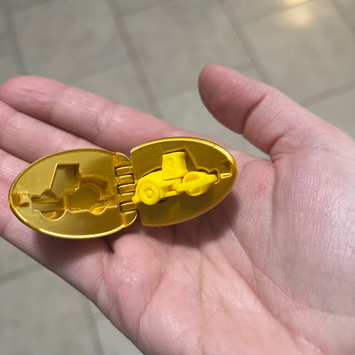 Made by Mike: Golden Egg Fidget Surprise - Steamroller