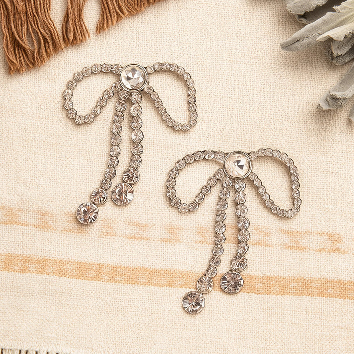 93671 - Crystal Bow Earrings - Clear