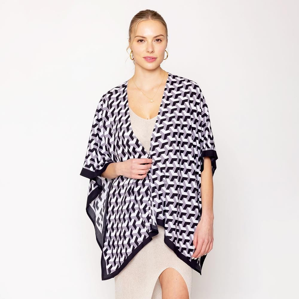 Do Everything In Love 3D Pattern Print Ruana - Black