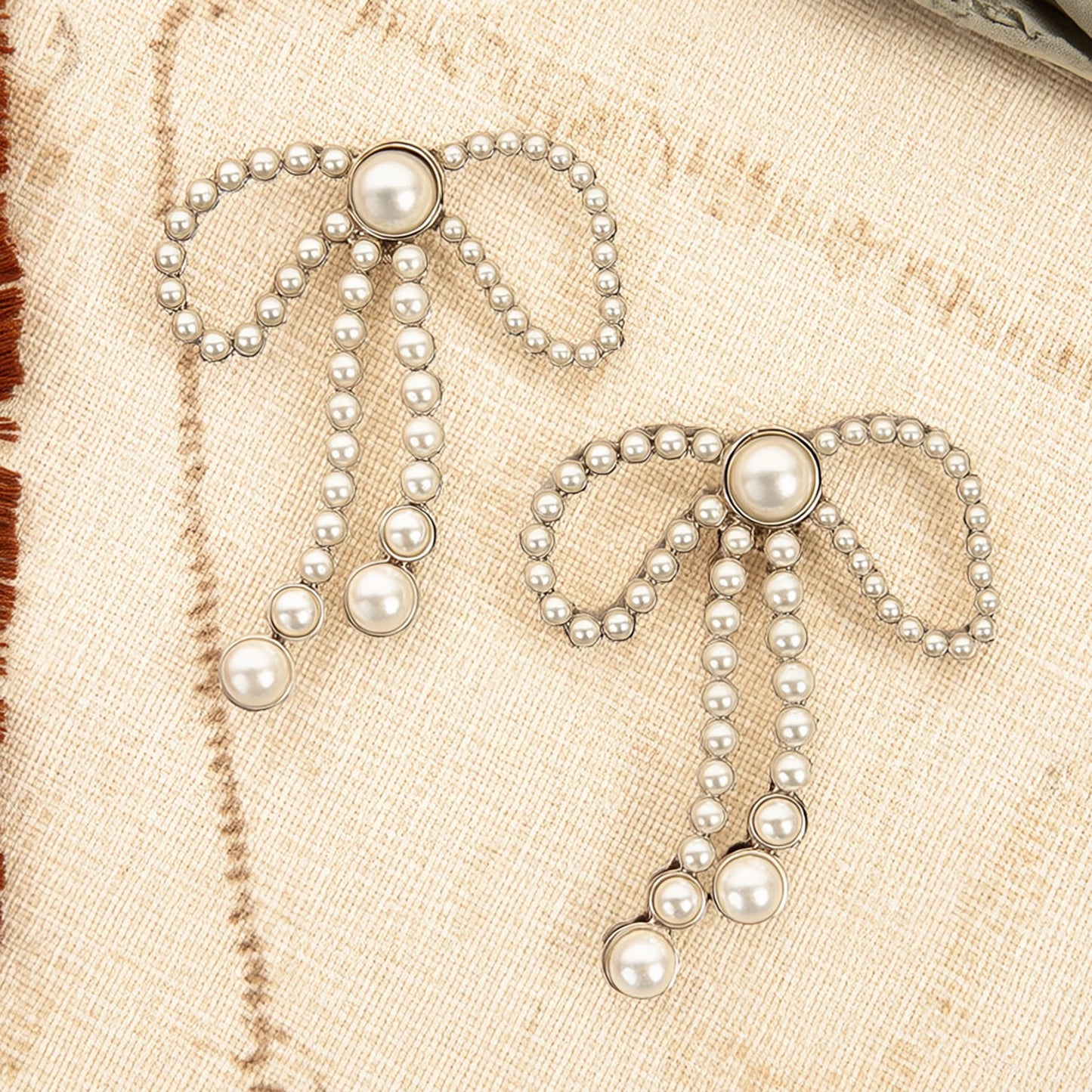 93671 - Crystal Bow Earrings - Pearl