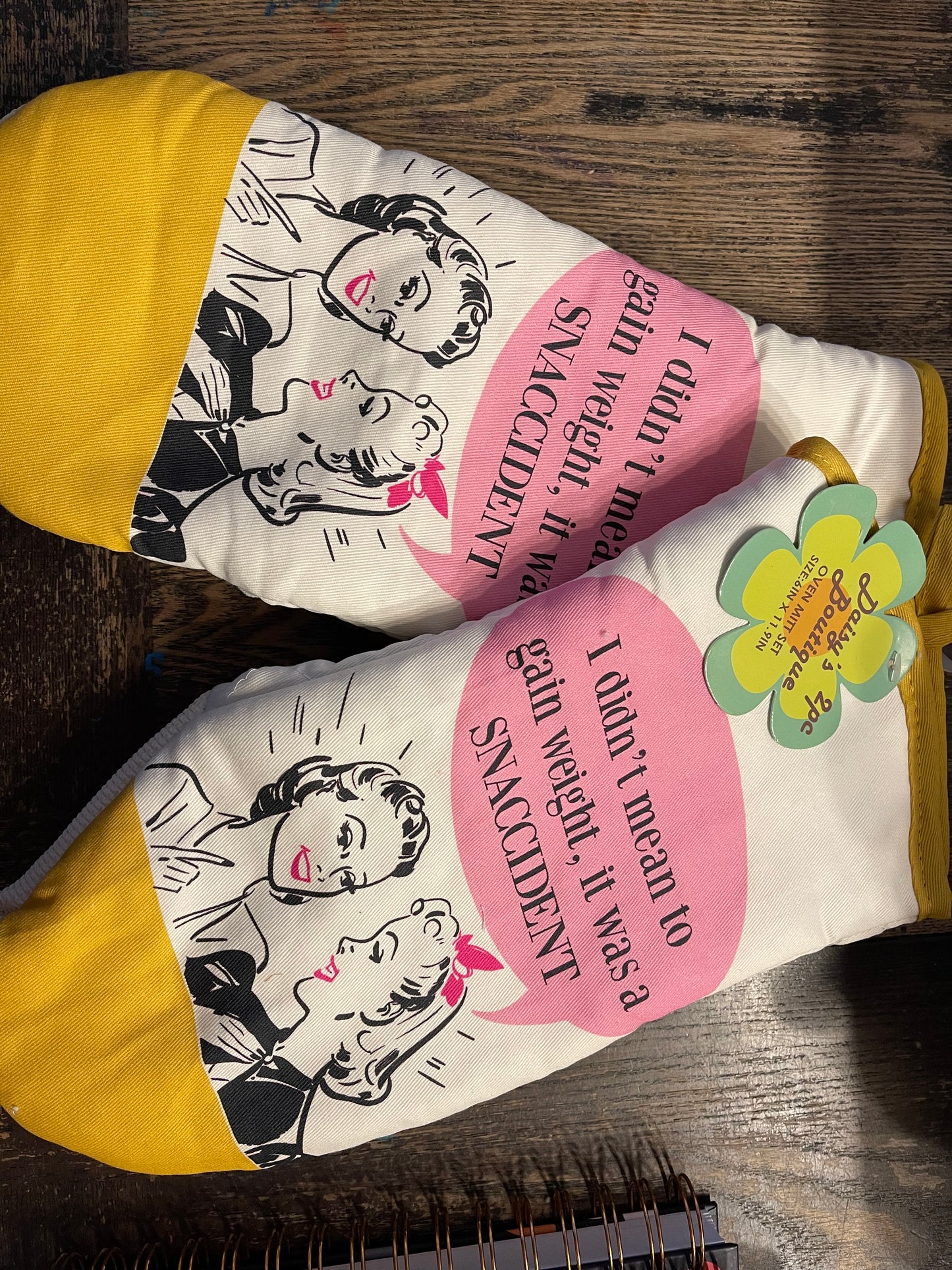 2 Snaccident Full Oven Mitts