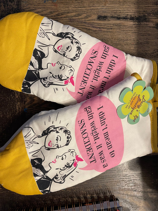 2 Snaccident Full Oven Mitts