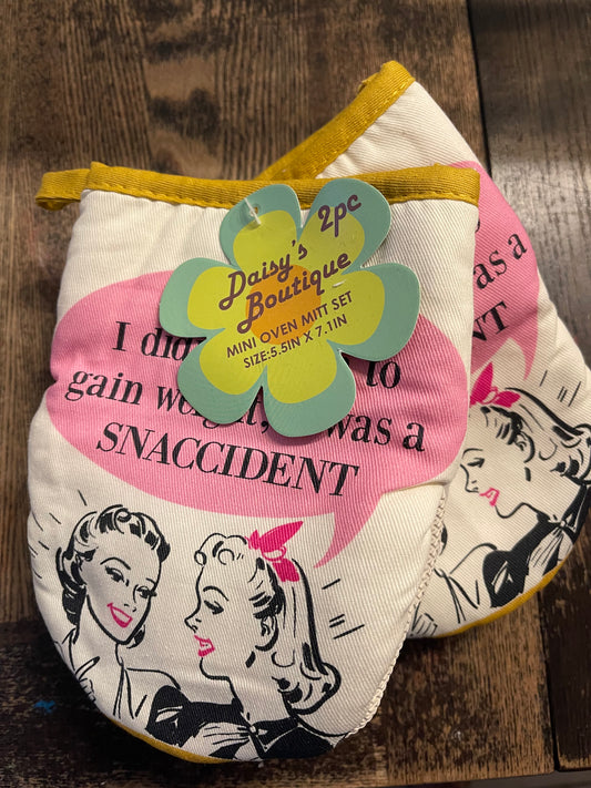 2 Snaccident Hand Oven Mitts