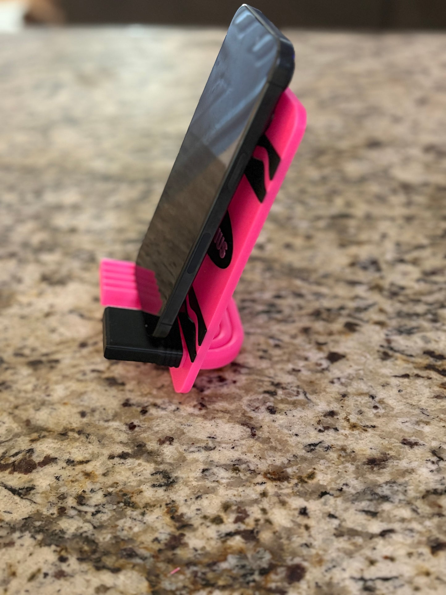 Made by Mike: CUSTOM Crayon Phone Holder