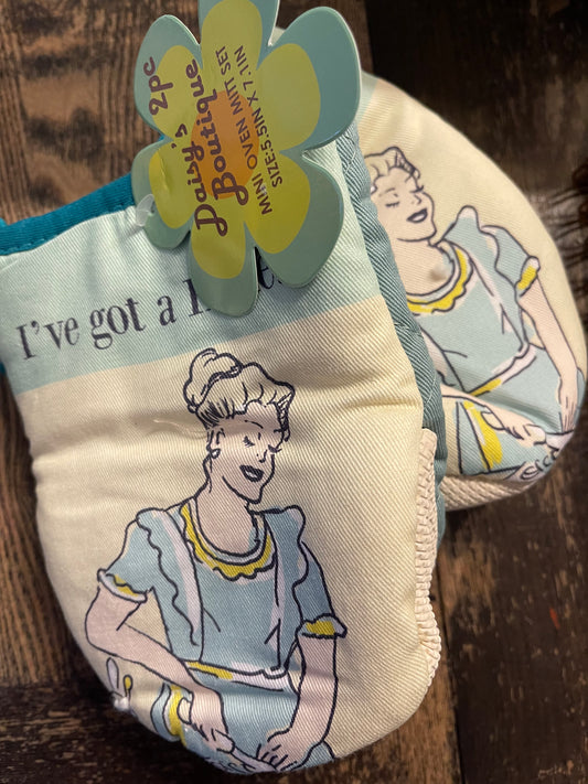 2 I Have A Knife Hand Oven Mitts