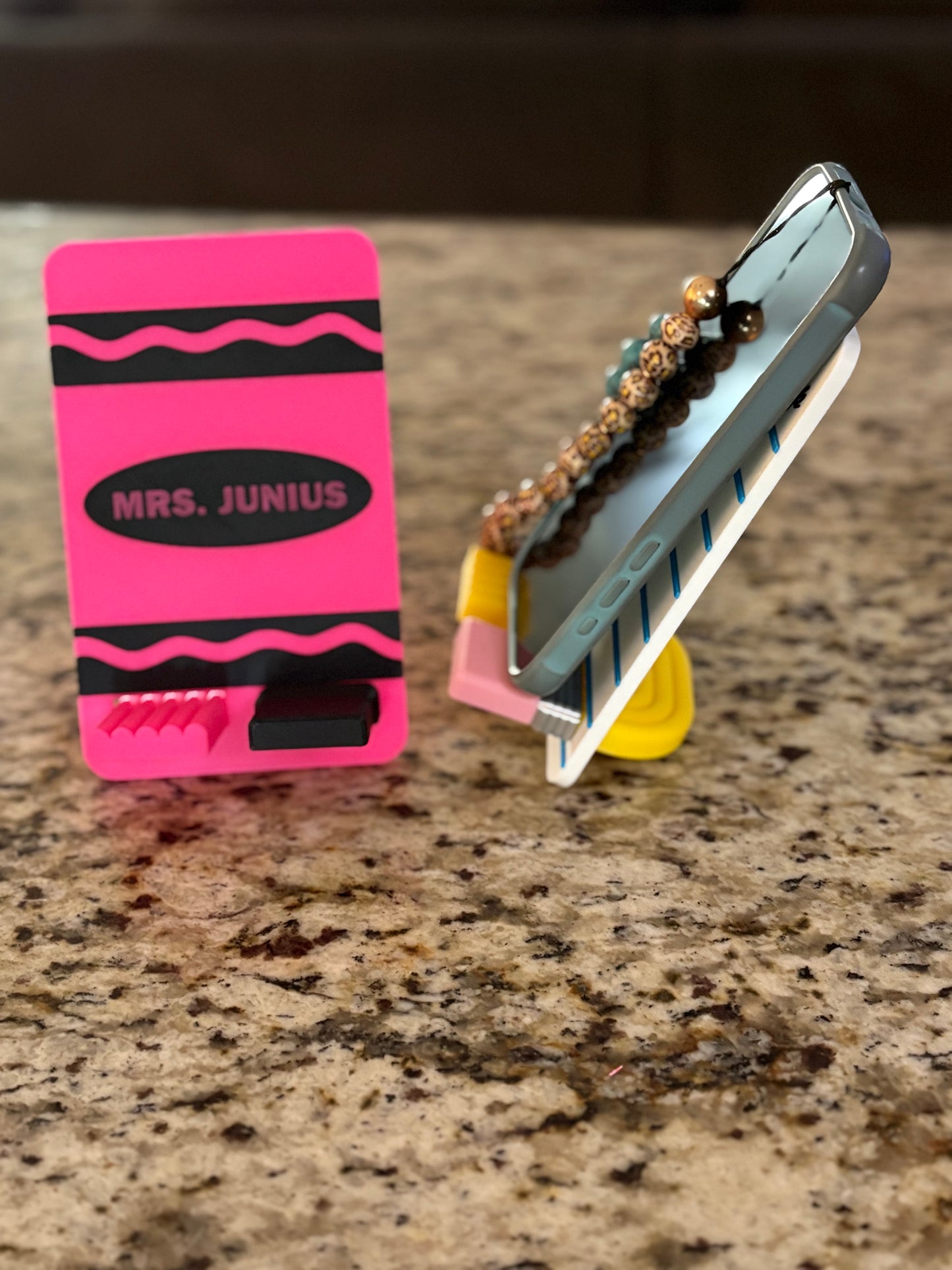 Made by Mike: CUSTOM Crayon Phone Holder
