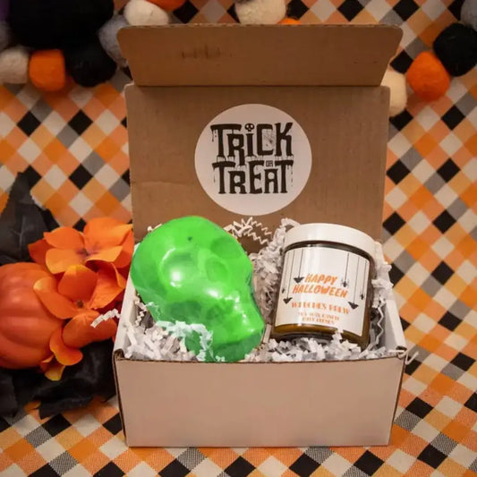 HALLOWEEN GIFT BOX WITH CANDLE AND SKULL BATH BOMB